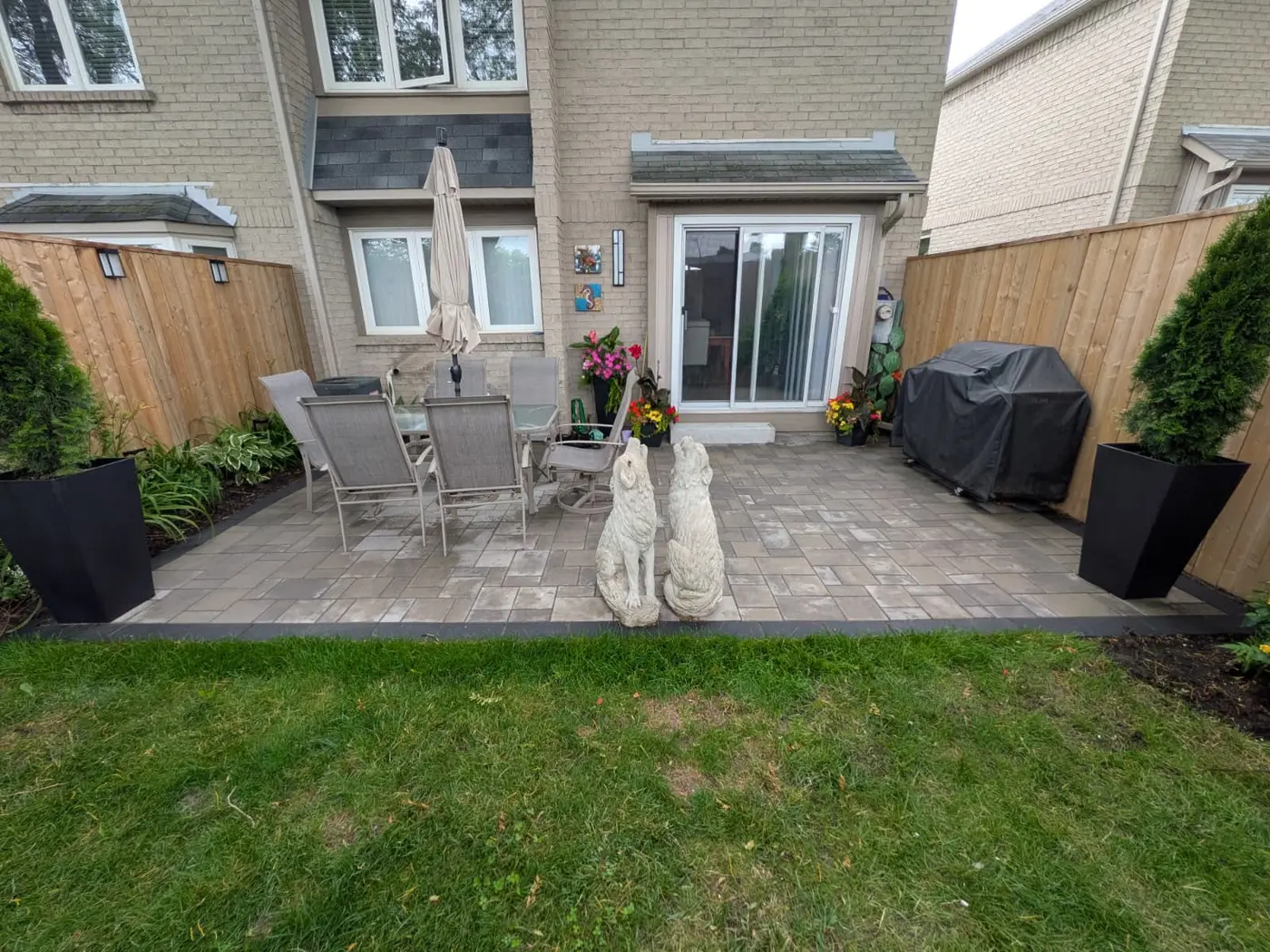 Completed interlocking patio by Credit Valley Landscaping